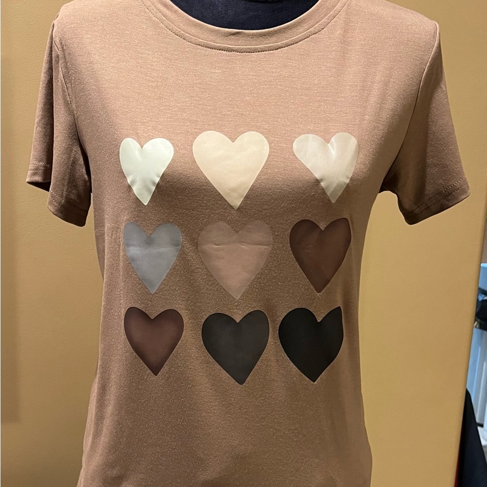 Lite brown ombré heart tee shirt NWOT